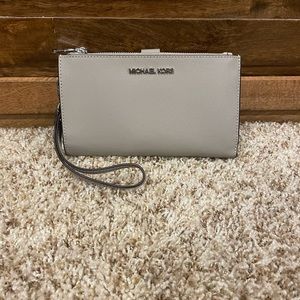 Michael Kors Jet Set Wristlet